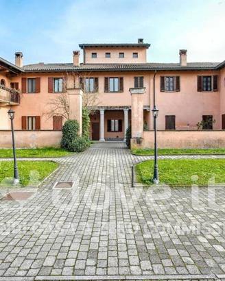 Villetta a schiera di 260 m² con 5 locali e box au