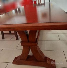 Tavolo in legno massello allungabile