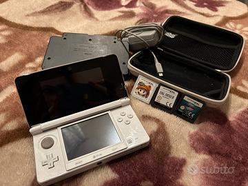 Nintendo 3ds con supporto ricaricabile + 3 giochi