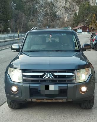 Mitsubishi Pajero V80