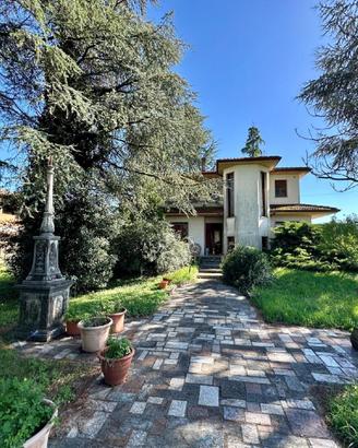 ELEGANTE E SPAZIOSA VILLA DA FAR RINASCERE CON ...