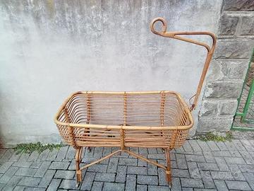 Antica culla in vimini anni '50 Vintage