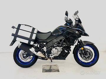 Suzuki V-Strom 650 DL XT con valigie in alluminio