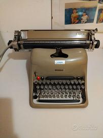 Macchina per scrivere Olivetti