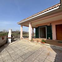 VILLA A SCHIERA A NETTUNO