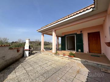 VILLA A SCHIERA A NETTUNO