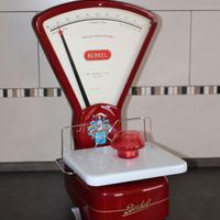Bilancia Berkel modello O a 2 Kg restaurata Rossa