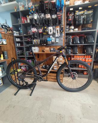 Orbea Oiz M-10 AXS 2027 Custom Media  Kashima