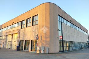 NEGOZIO A NOVI DI MODENA