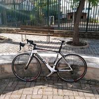 bici da corsa in carbonio 
