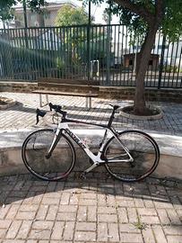bici da corsa in carbonio 