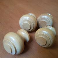 Pomelli in legno nuovi.