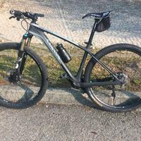 mtb in carbonio taglia M