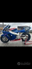YAMAHA YZF 750 R