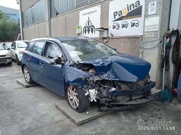 TOYOTA AURIS 1.8 IBRIDA 2017 2ZR-FXE  PER RICAMBI