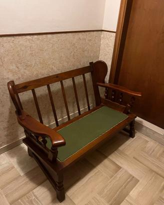 Panca in legno con seduta imbottita verde