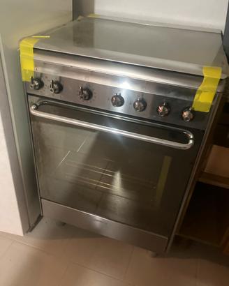 Cucina 4 fuochi forno ventilato Smeg