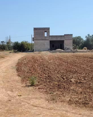 Capannone rurale e terreno coltivabile San Cesario