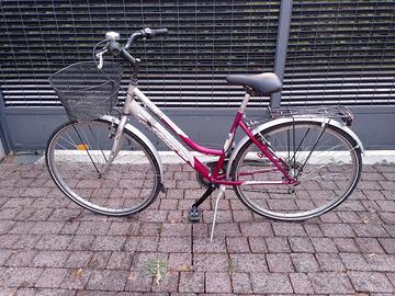 Bici donna colore fuxia 