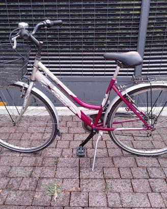 Bici donna colore fuxia 
