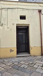 Vendita locale commerciale nel cuore di Campi Sale