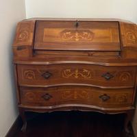 Mobile a ribalta intarsiato in legno