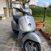 Vespa gts 250