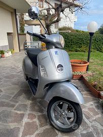 Vespa gts 250