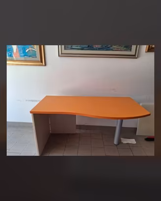 Scrivania Moretti Compact Arancione a Onda