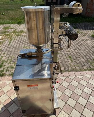 Confezionatrice monodose automatica per liquidi