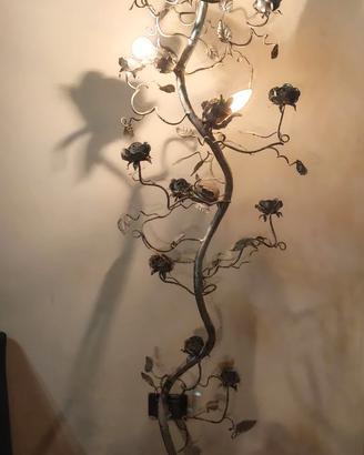 Lampada da terra in ferro battuto – Albero di rose