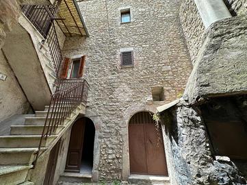 3 LOCALI A SPOLETO