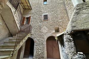 3 LOCALI A SPOLETO