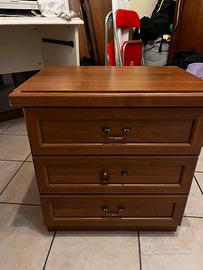 Comodino in legno