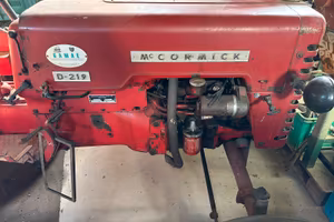 Trattore McCormick International D-219