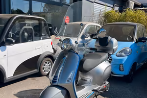 Vespa Primavera Elettrica 70 full electric con bau