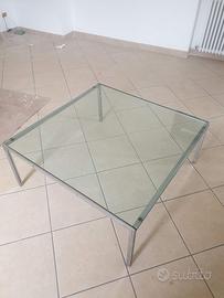 Tavolino basso in cristallo e ferro