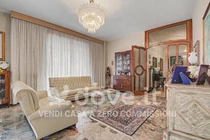 Appartamento di 250 m² con più di 5 locali a Squin