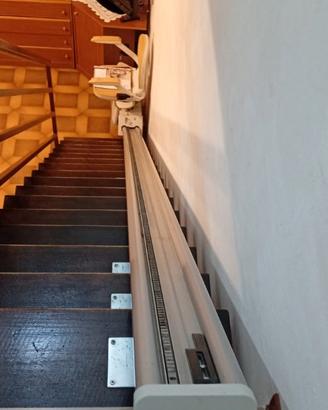 Sedia monta i scale elettrica