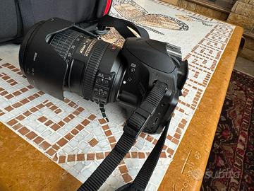 Nikon d3200 con 4 obiettivi e diversi accessori.