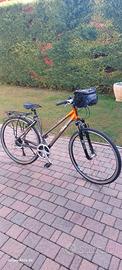 Bicicletta mtb touring
