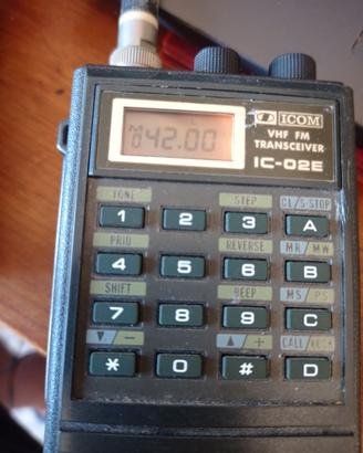 Icom IC-02E Ricetrasmittente VHF FM monobanda con 