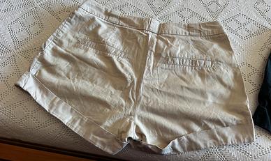 2 pantaloncini corti beige e blu