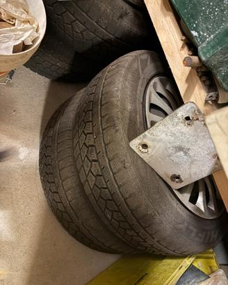 4 gomme con cerchioni 185/65 R15