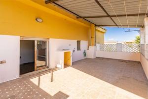 Casa indipendente con cortile di 800 mq