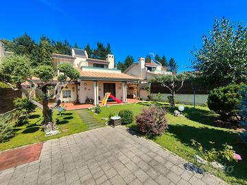 Rif.44 Lariano Villino in trifamliare angolare