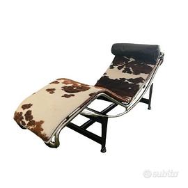 Chaise longue LC4 in acciaio e cavallino