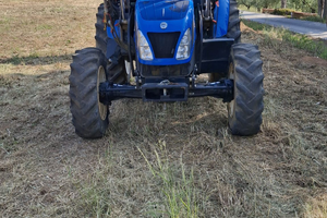 Trattore più caricatore con forche