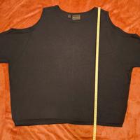 Maglioncino nero con cut out spalle