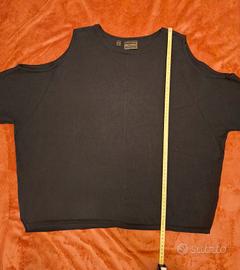 Maglioncino nero con cut out spalle
